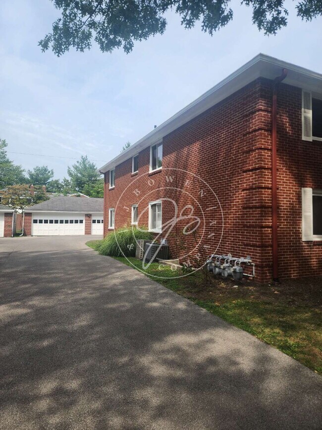 Photo - 1 Bedroom Efficiency in Ottawa Hills! All ... Unit #5