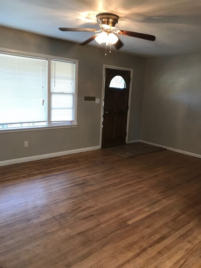 Photo - Pre Leasing for Fall 2026! 4/2 in Medical District!