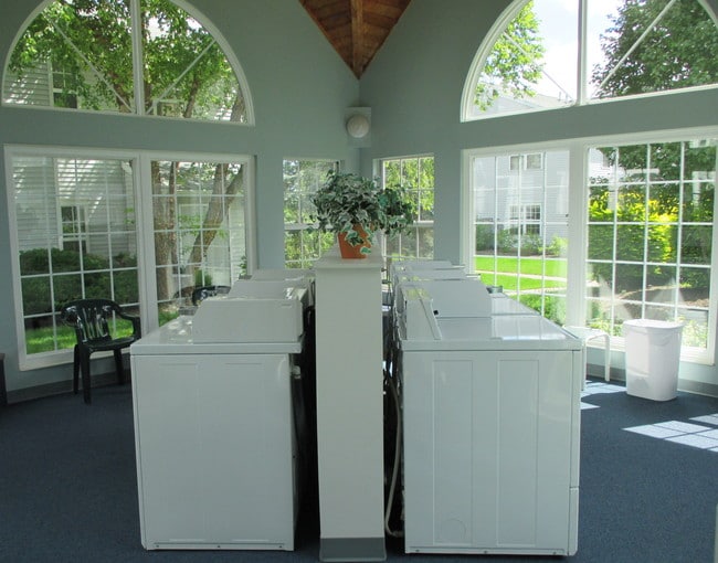 The Club at Lac de Ville Apartments Rochester, NY