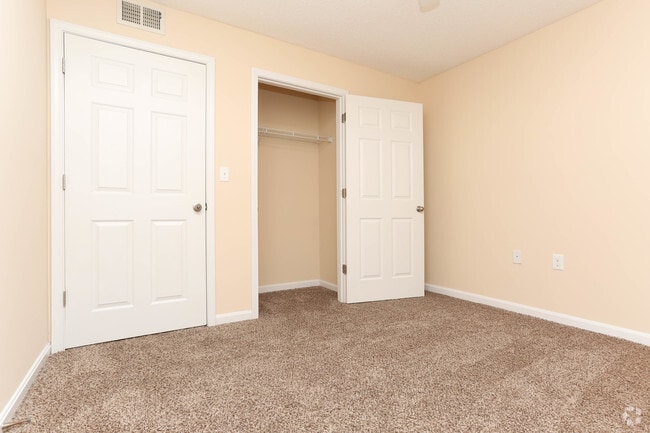 2BR, 1BA - 1,085 SF - Bedroom