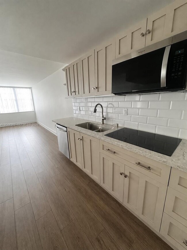 Building Photo - 2100 Sans Souci Blvd Unit A410