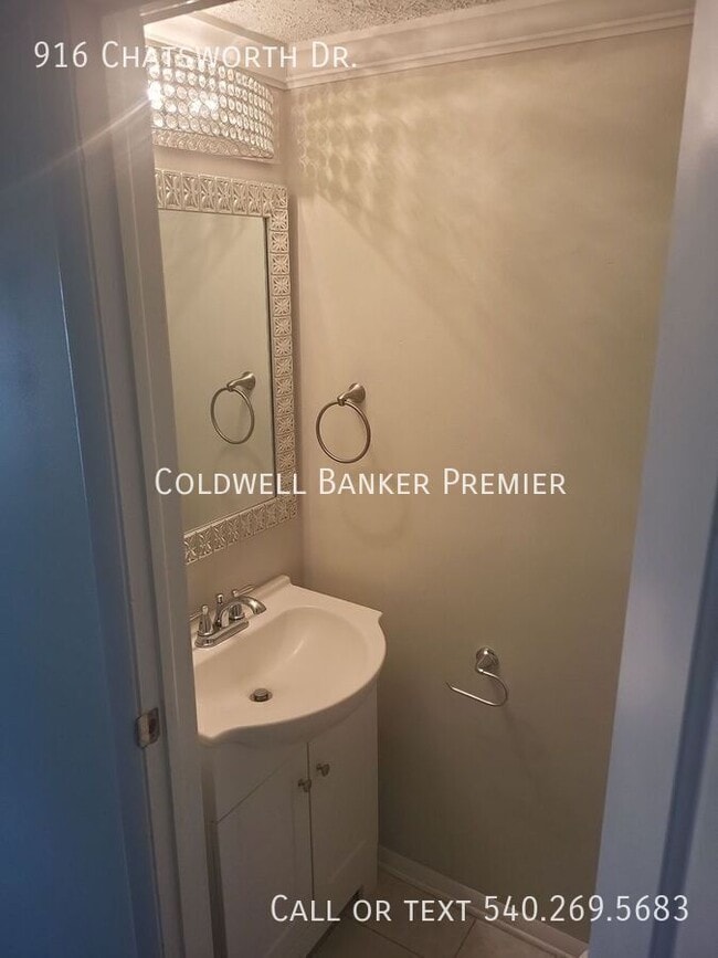 Photo - 916 Chatsworth Dr