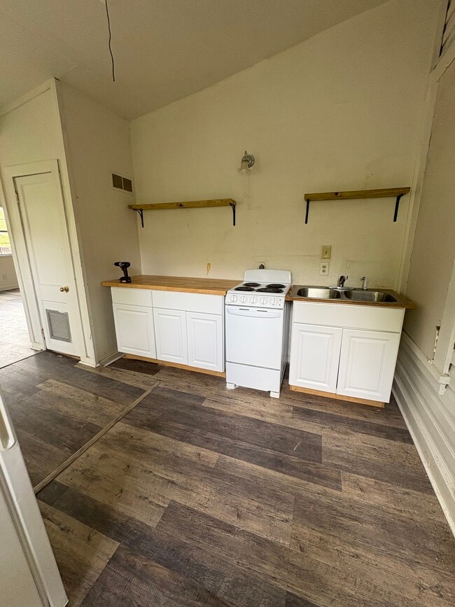 Photo - 422 Spofford Ave