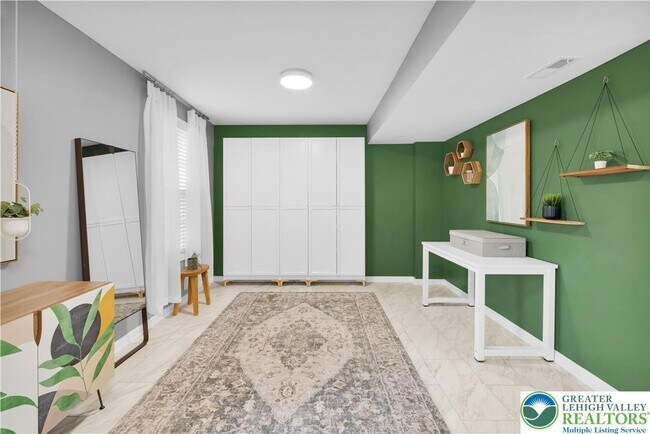 Photo - 1079 Sparrow Way