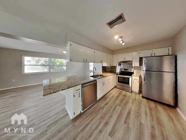 Photo - 7511 Hawthorn Dr