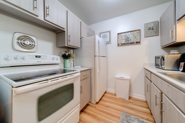 Building Photo - Parkview Manor Rental