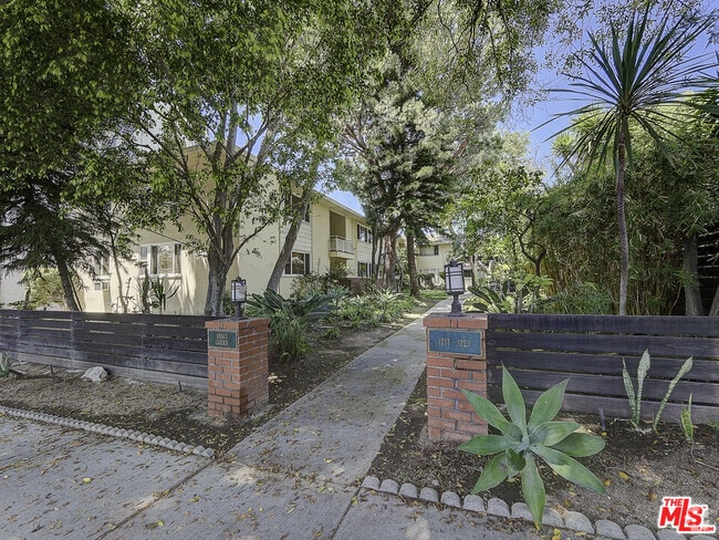 Building Photo - 1217 N Crescent Heights Blvd Unit B Rental