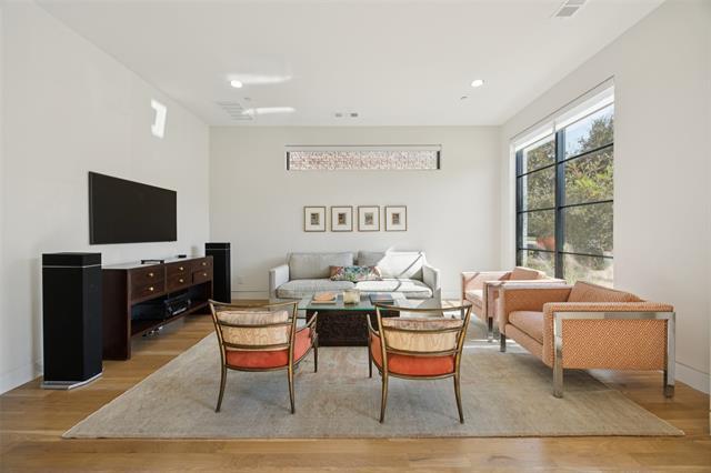 Photo - 3672 Asbury St