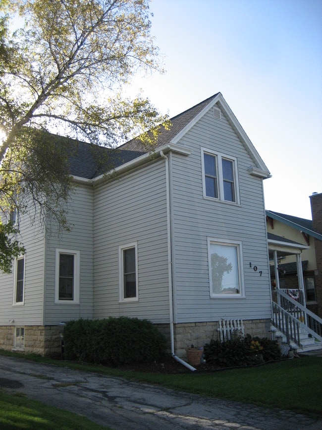 Building Photo - 107 N Park Ave Unit 1