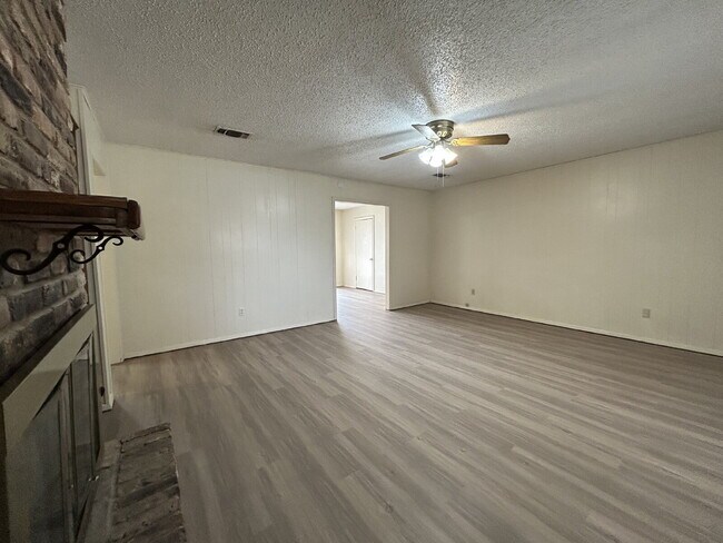 Photo - Lovely 2Bed/2Bath Duplex!