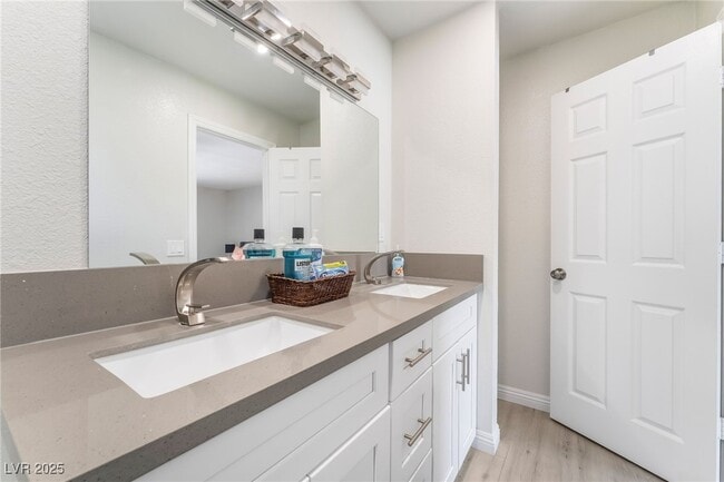 Photo - 3209 Kings Way