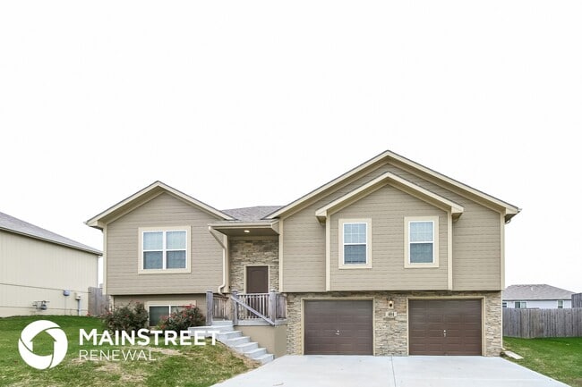 Photo - 404 192nd St