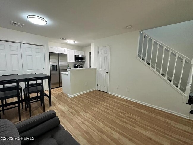 Photo - 28 Delavan Ct