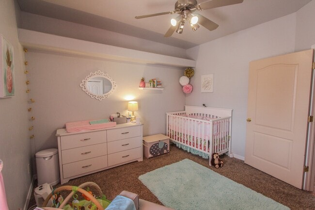 Building Photo - Plenty of space with this 4 Bedroom, 2 Bat... Rental