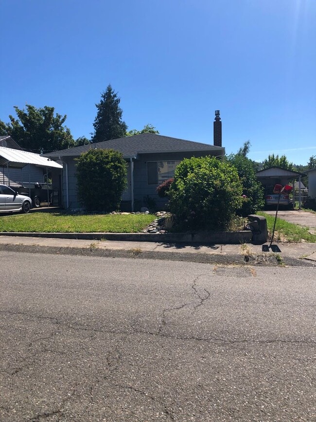 Building Photo - 2 Bed 1 Bath House with Garage