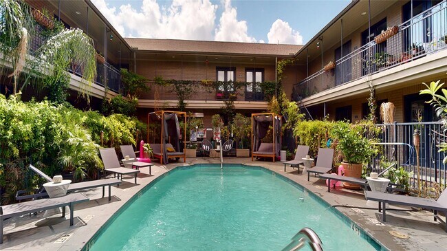 Building Photo - 1410 Hyde Park Blvd Unit 104