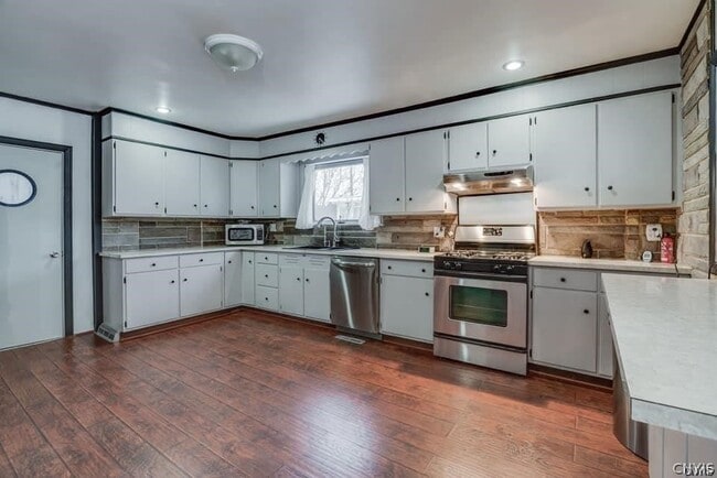 Photo - 637 Coffeen St