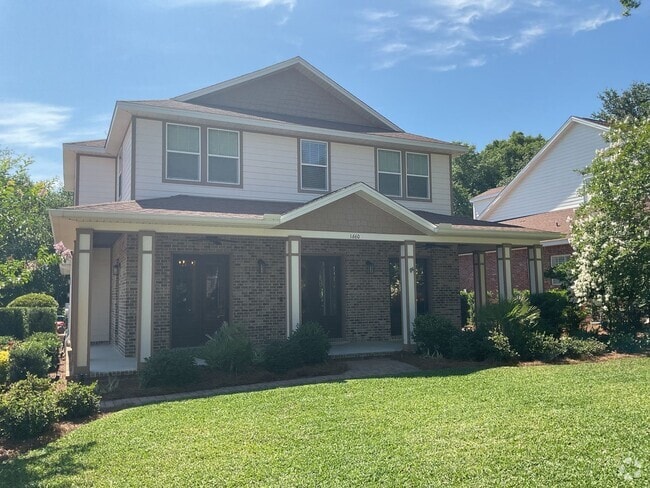 Building Photo - Southern Charm Meets Modern Luxury!! Rental