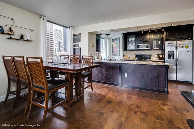 Photo - 1625 Larimer St