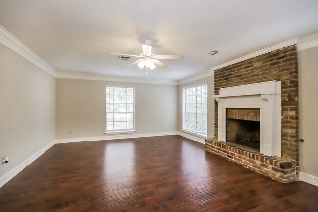 Photo - 461 Stephen F Austin Dr