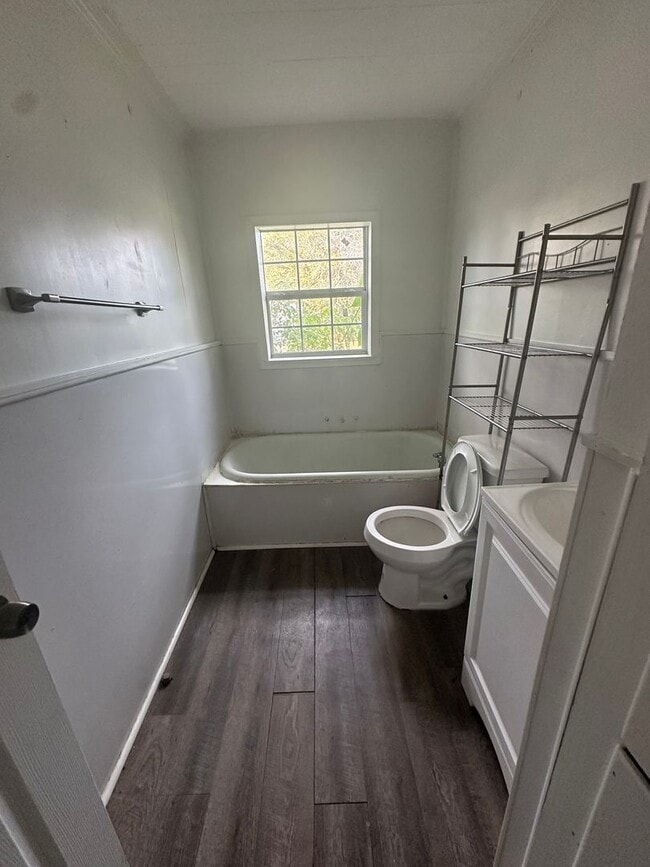 Photo - 2 bedroom, 1 bathroom home available in La...