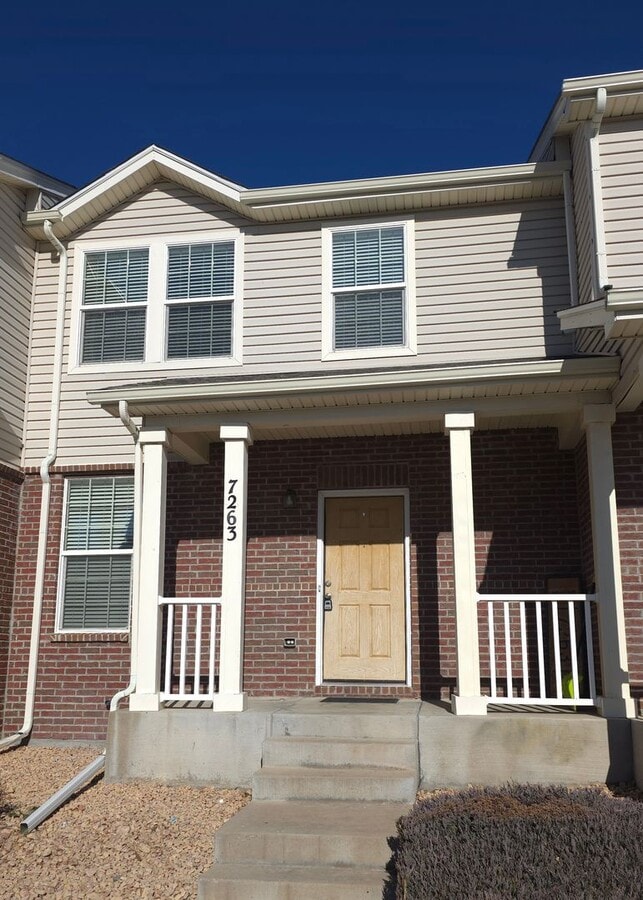 Stunning 2 bed 2.5 bath townhome 15min from Ft Carson! - Stunning 2 bed 2.5 bath townhome 15min from Ft Carson!