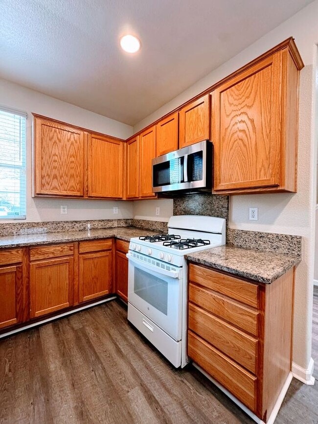 Photo - !!Get $200 OFF!! 3BR SFR w/ Tandem Garage & Fenced Yard near Boxwood St