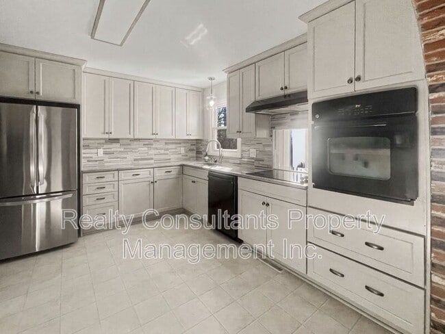 Photo - 3222 S Elm-Eugene St