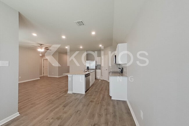 Photo - 104 ORTHELLO COURT