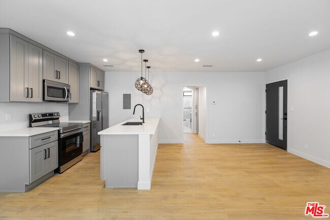 Building Photo - 3622 Keystone Av Unit 6 Rental