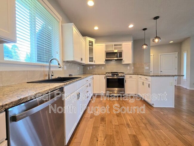 Photo - 11017 18th St NE