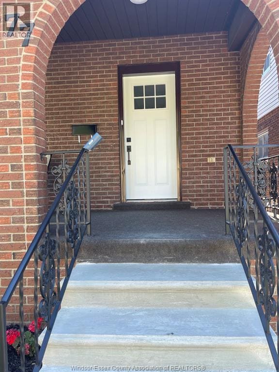 Photo - 1677 Victoria Ave