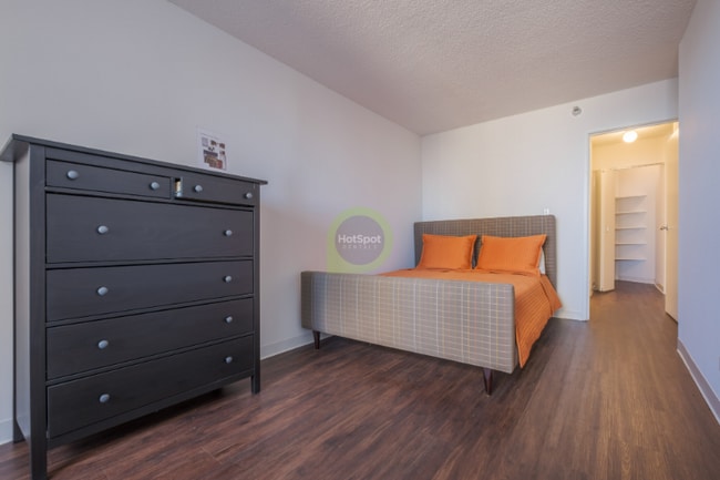 Photo - 452 E Ohio St