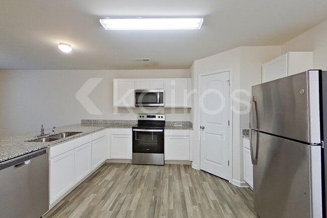 Photo - 2051 Country Pl