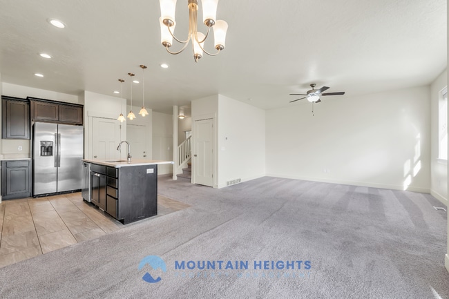 Photo - 607 Sawback Ln