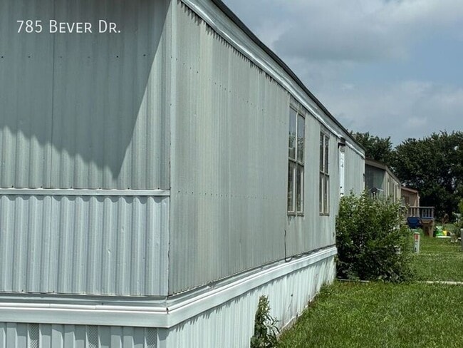 Photo - 785 N Bever Dr