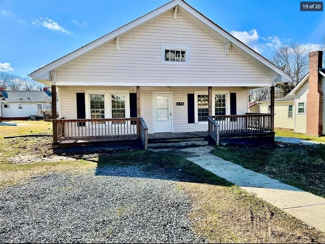 Photo - 721 E Morehead St