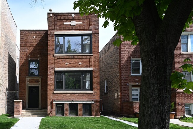 Photo - 1630 W Thorndale Ave Unit 1
