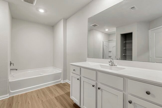 Photo - 21680 Lotus Elm St