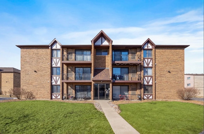 Building Photo - 17525 71st Ct Unit 17525 71st, Tinley Park 2C