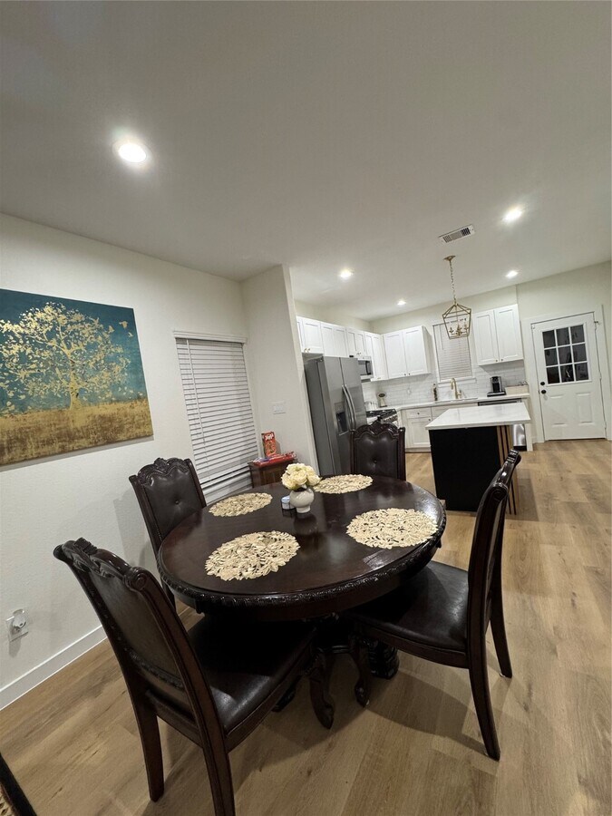 Photo - 8113 Miley St