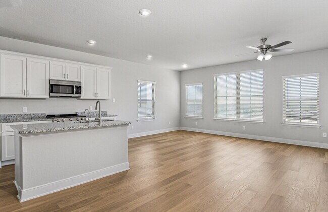 Photo - "Charming 3-Bedroom Duplex in San Antonio with Granite Elegance!" Unidad 202