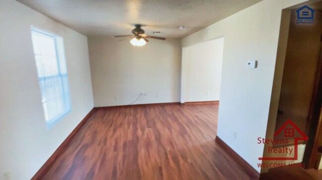 Photo - 1602 NW Lindy Ave