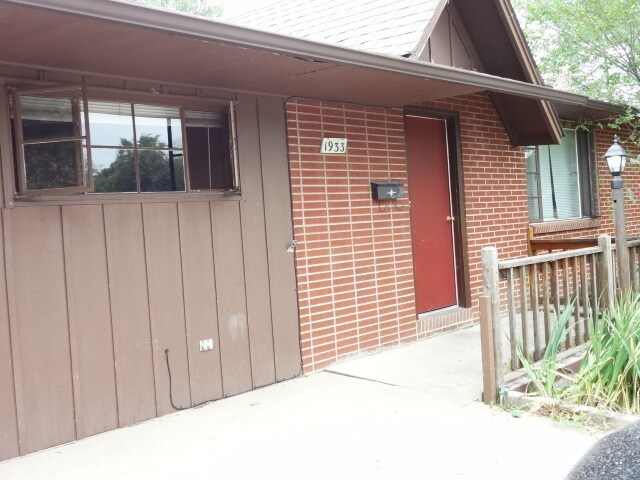 Photo - 1933 Oakwood Dr