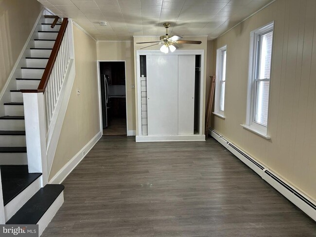 Photo - 640 Grand St