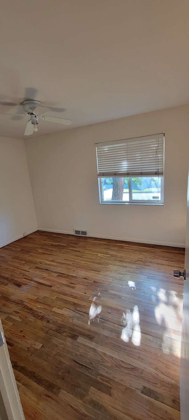 Photo - 1462 Stratford Ave