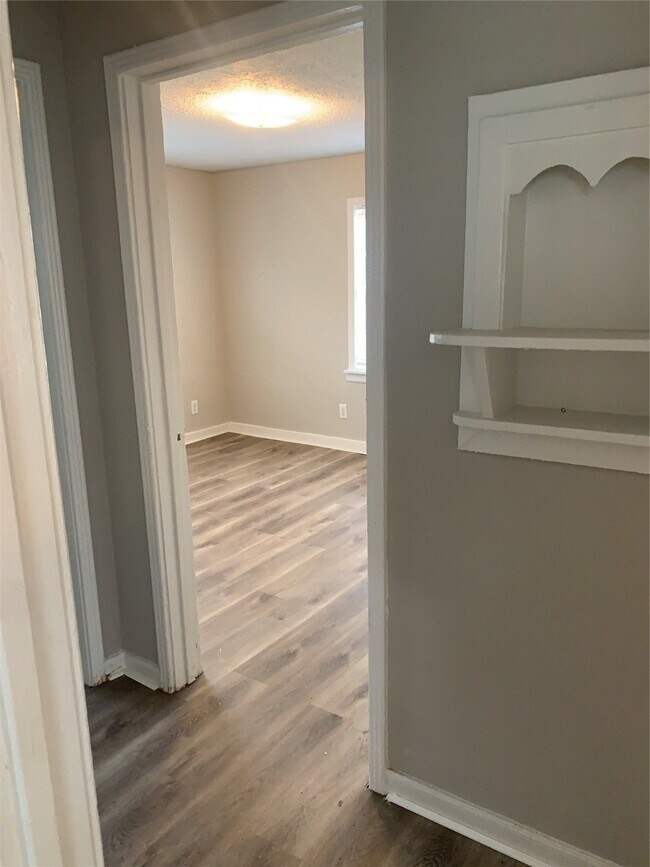 Photo - 10109 Palestine St