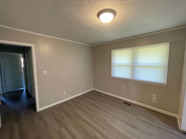 Photo - 3/1 Renovated House Available Now! Pet Friendly!