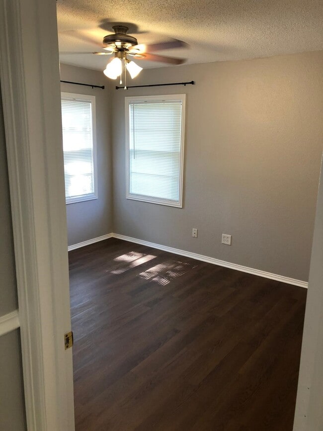 Photo - 3718 Penwood Way