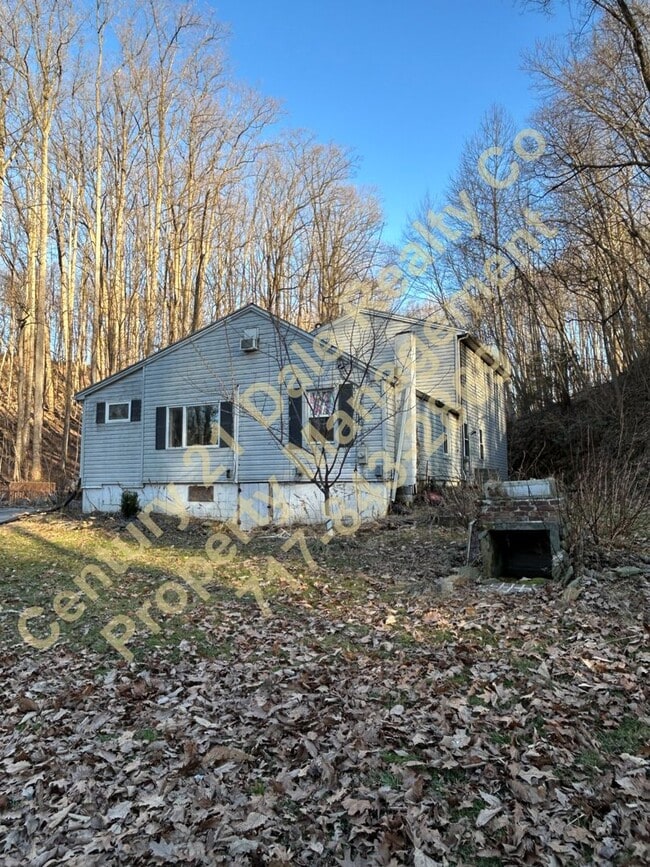 Photo - Large 3 Bedroom, 2 Bath Pet friendly home with off street parking and a 600sqft detached garage